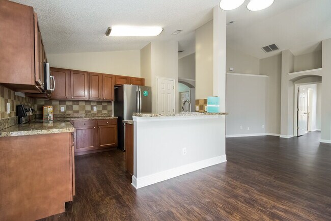 Building Photo - 948 Delfino Pl