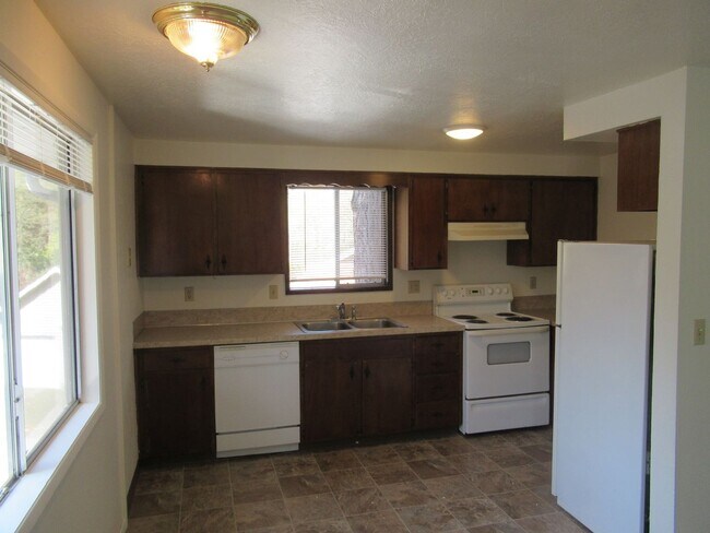 Foto del edificio - One Bedroom Apartment by Bush Park