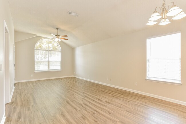 Foto del edificio - 496 Cedar Park Cir