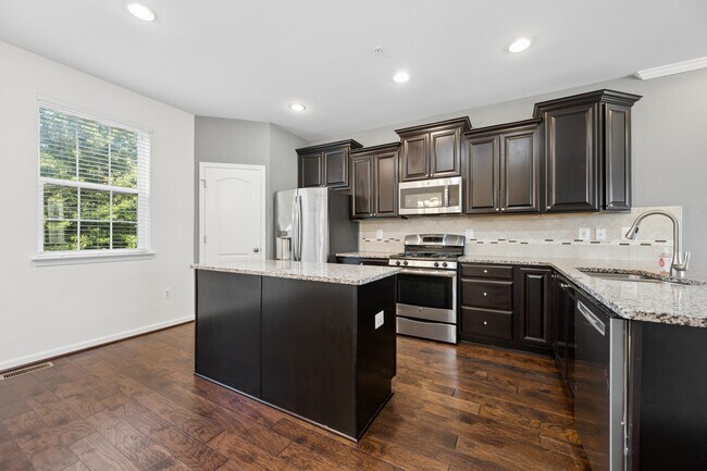 Building Photo - 6228 Newport Pl