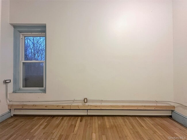 Foto del edificio - 56 Dubois St