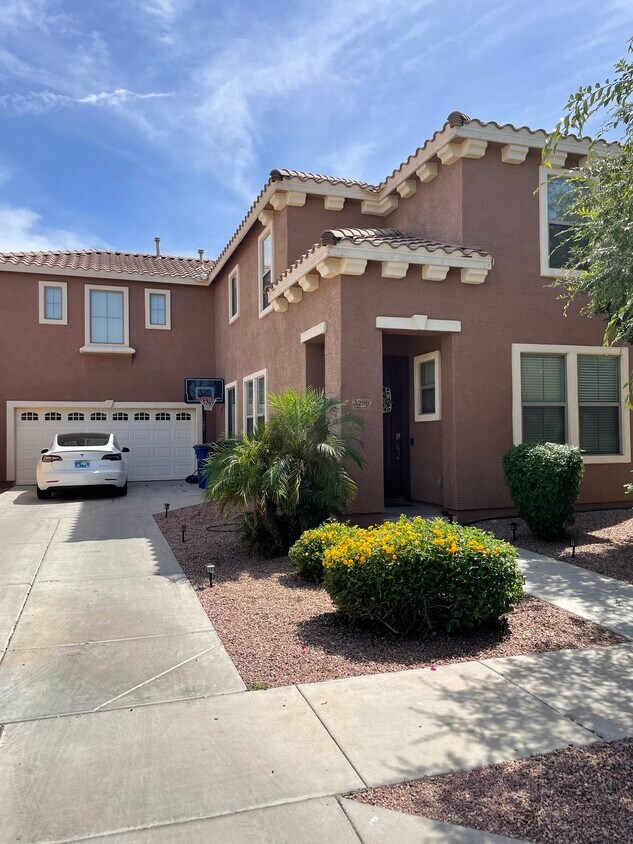 Primary Photo - 3289 E Carla Vista Dr