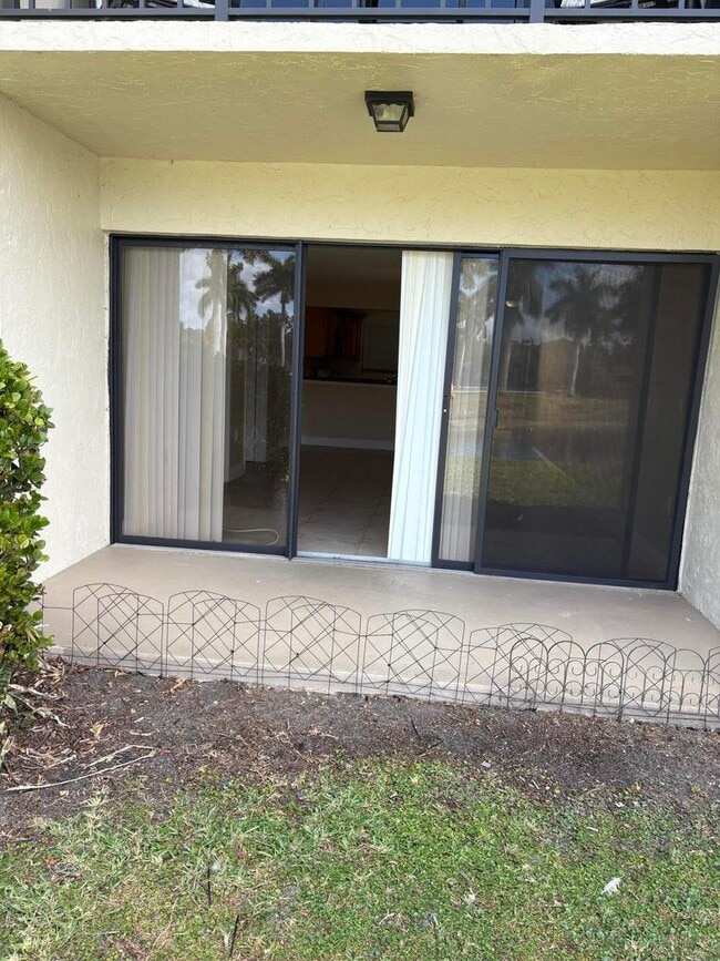 Building Photo - 1545 Lake Crystal Dr