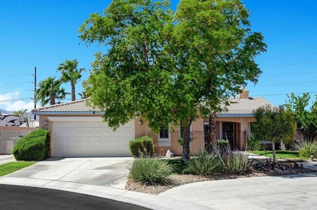 Foto del edificio - AVAILABLE NOW!! GORGEOUS 3 Bedroom 2 Bathroom Home in Indio!