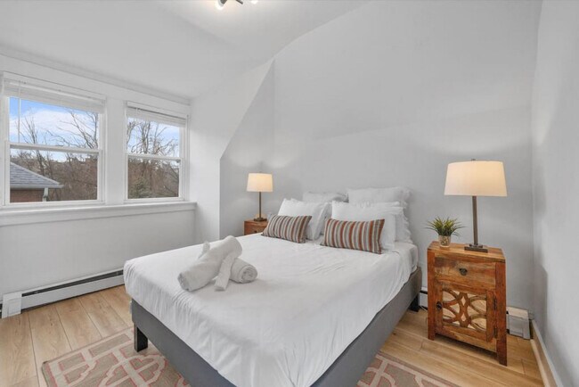 Building Photo - 242 Mccormick Pl