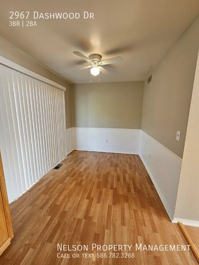 Foto del edificio - 2967 Dashwood Ave