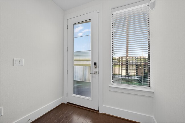 Foto del edificio - 2401 Crawford St