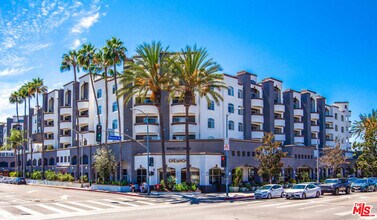 Building Photo - 7660 Beverly Blvd