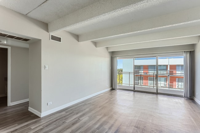 Building Photo - The Paramount