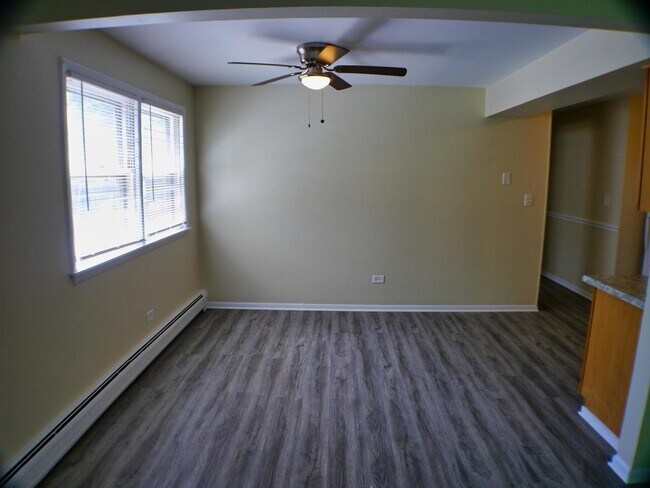 Foto del edificio - 10410 Moody Ave
