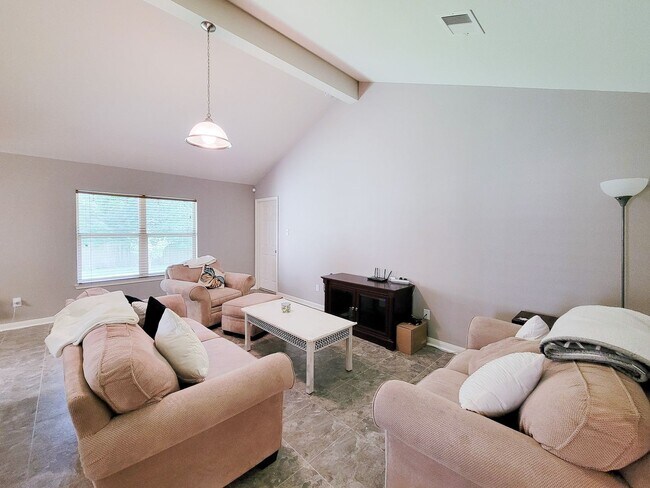 Building Photo - BEAUTIFUL LARGE 1 STORY 3 BEDROOM 2 BATH H...