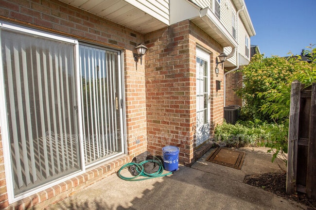 Building Photo - 2147 Harbour Dr