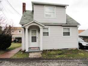 Building Photo - 660-R660 Russell Ave