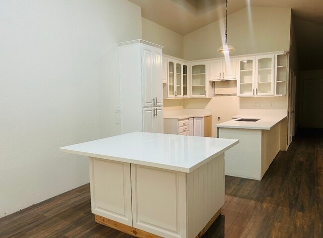 Building Photo - 2034 Riverbirch Dr