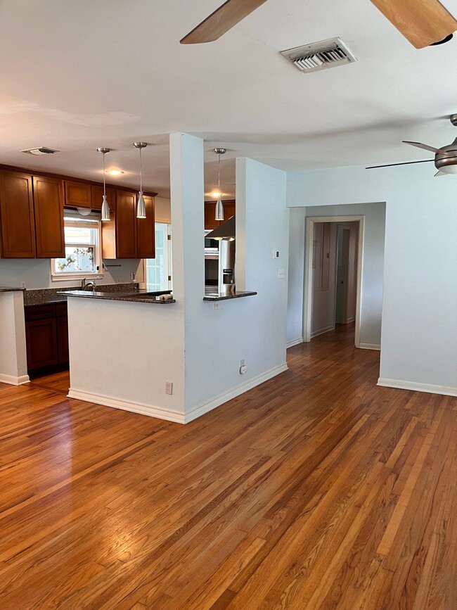Building Photo - 357 Irvington Dr
