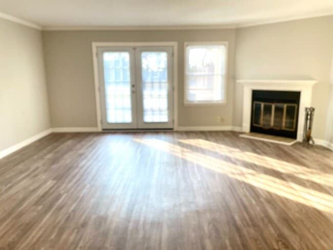 Building Photo - Fantastic Condo in established neighborhood