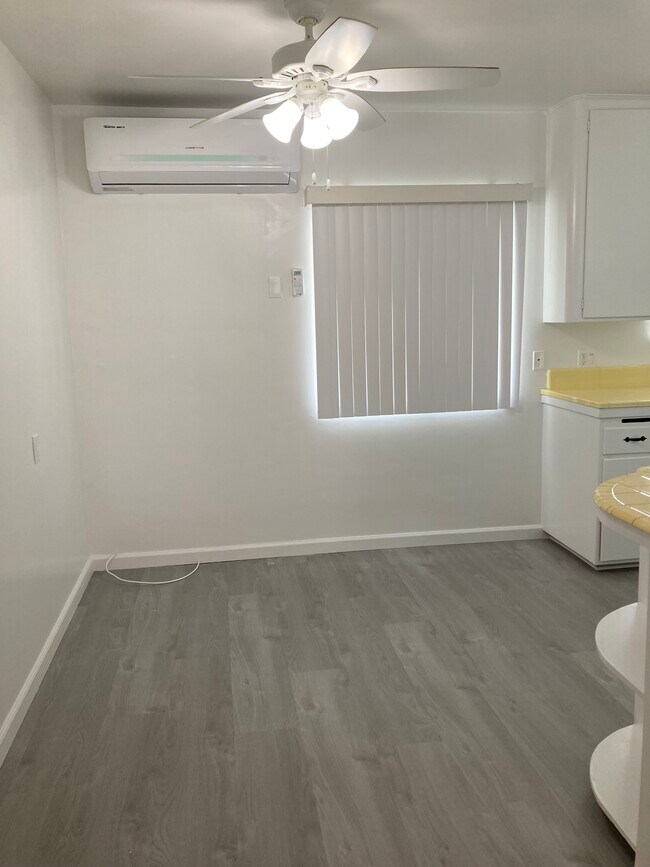 Dining - 1727 E Villa St