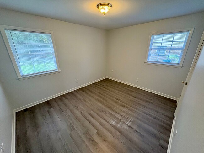 Foto del edificio - 2 Bedroom, 1 Bath Duplex Located in the Ce...