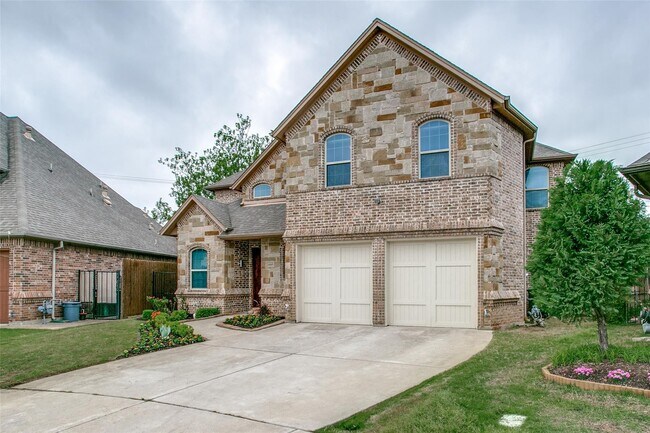 Building Photo - 1805 Castle Ct
