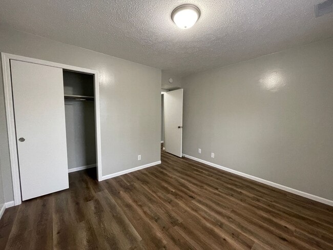 Building Photo - 1606-6