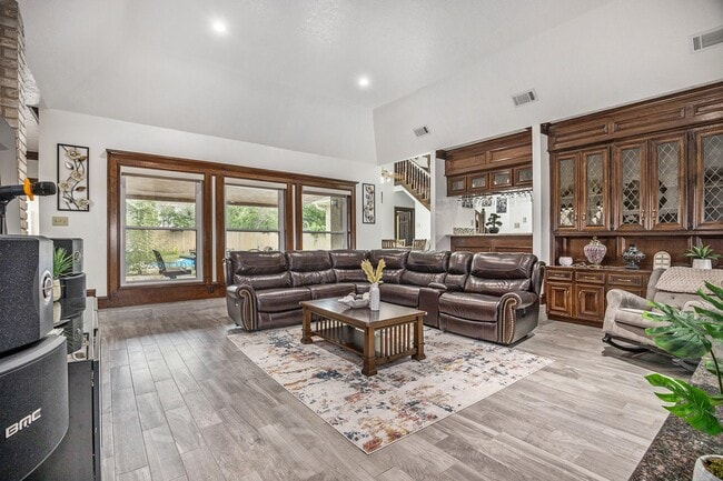 Foto del edificio - 15106 Dawnbrook Dr