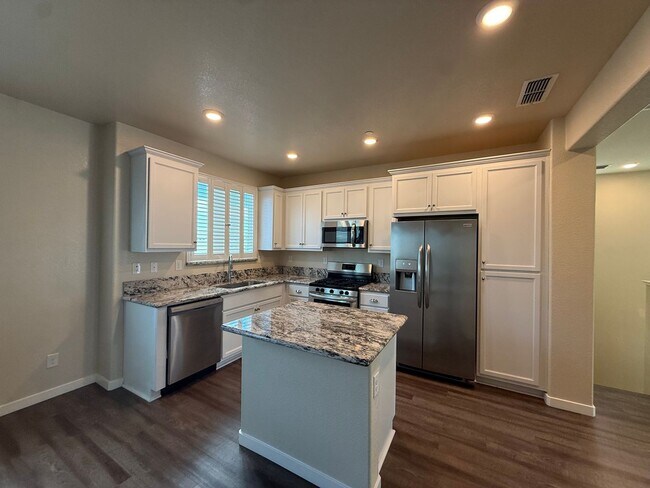 Foto del edificio - 2 bed | 2.5 bath | 1238 SF | 1 Car Garage | Two Story | Tenant pays $175 monthly for WS&G