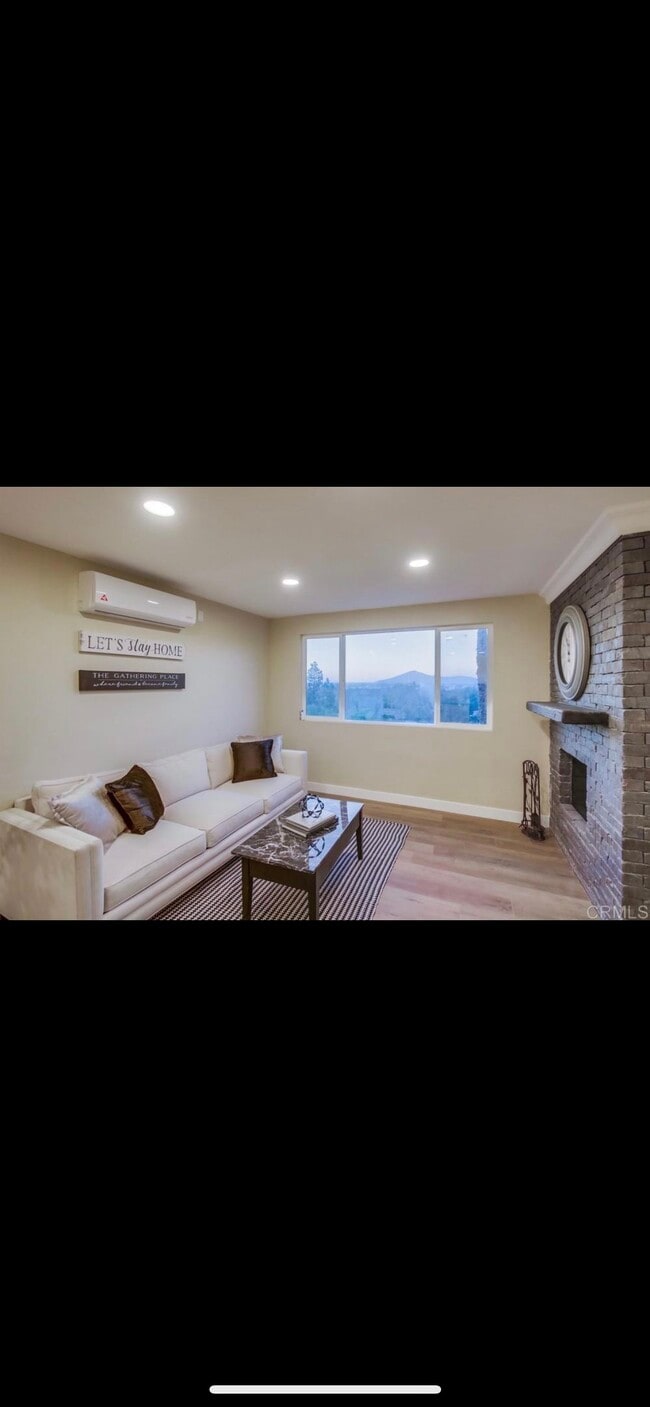 Living room - 9320 Lavell St