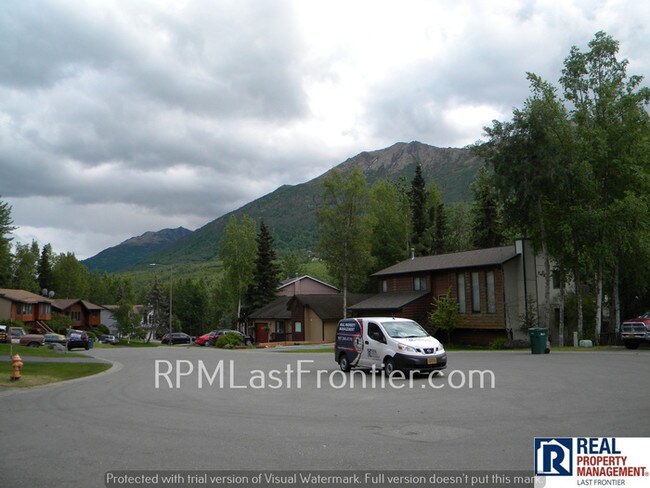 Building Photo - 4 Bedroom Eagle River Home in Quiet Culdesac