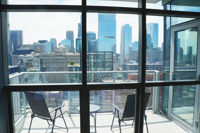 Foto del edificio - 303 W Ohio St