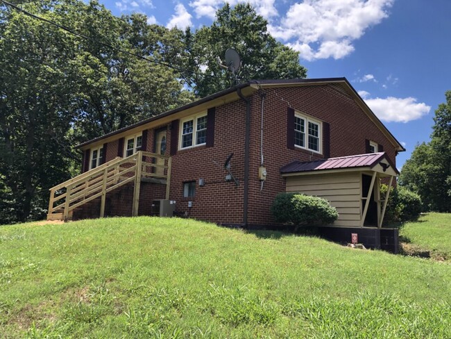 Building Photo - 9536 Redlawn Road