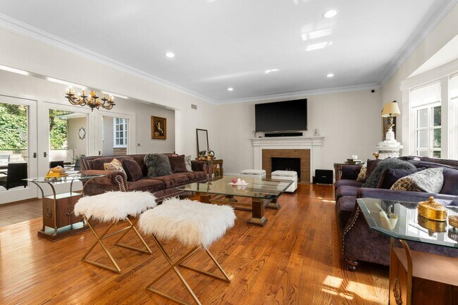 Foto del edificio - 1165 Coldwater Canyon Dr