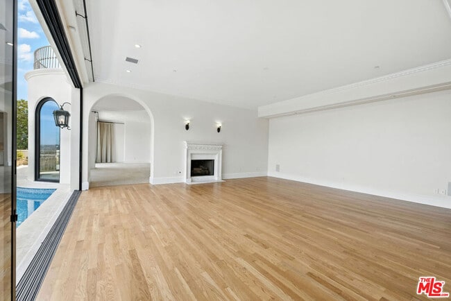 Building Photo - 1675 Woods Dr