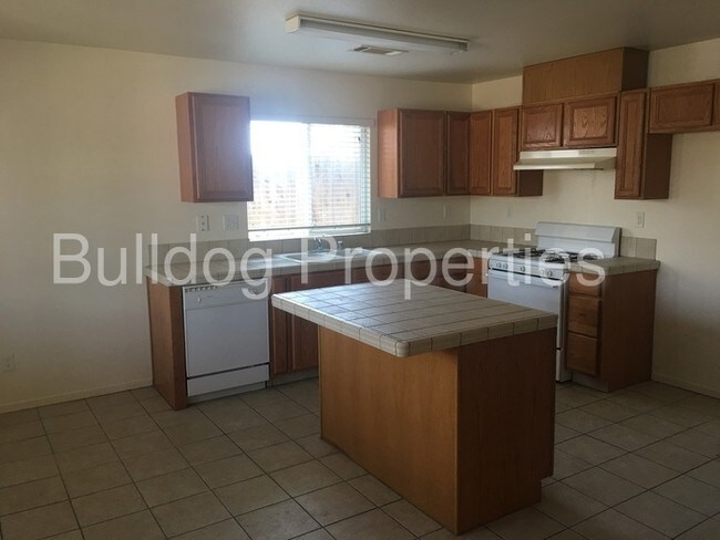 Building Photo - 205 W Thomas Ave