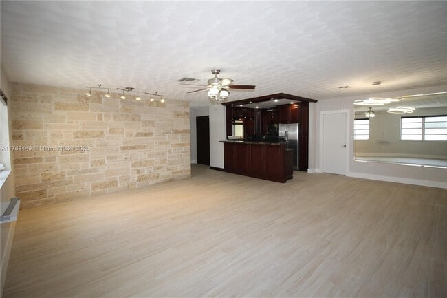 Building Photo - 4540 SW 15th St