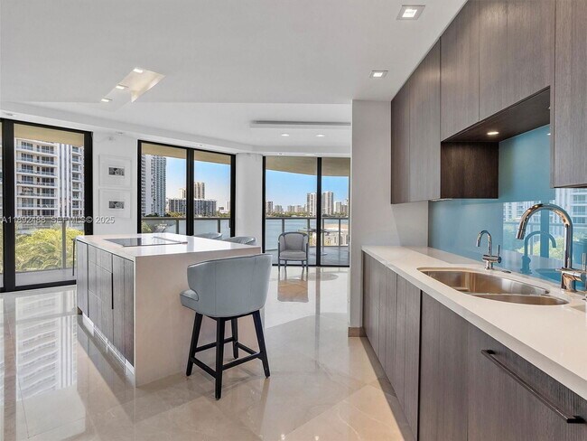 Foto del edificio - 4000 Island Blvd