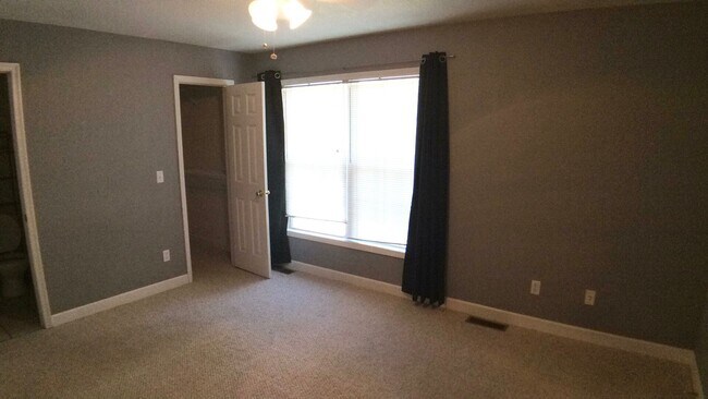 Building Photo - Blacksburg, 3 BR / 2.5 BA Townhome Available