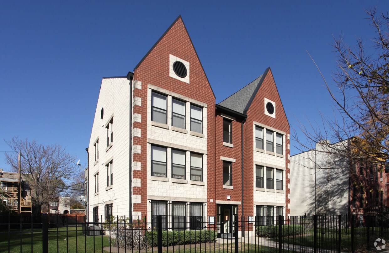 Primary Photo - 618 E Bowen Ave