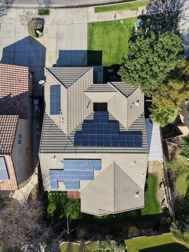 Foto del edificio - Spacious 4 bed 2 Bath in Desirable NW Bakersfield