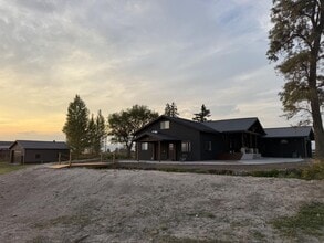 Building Photo - 43715 Round Butte Rd