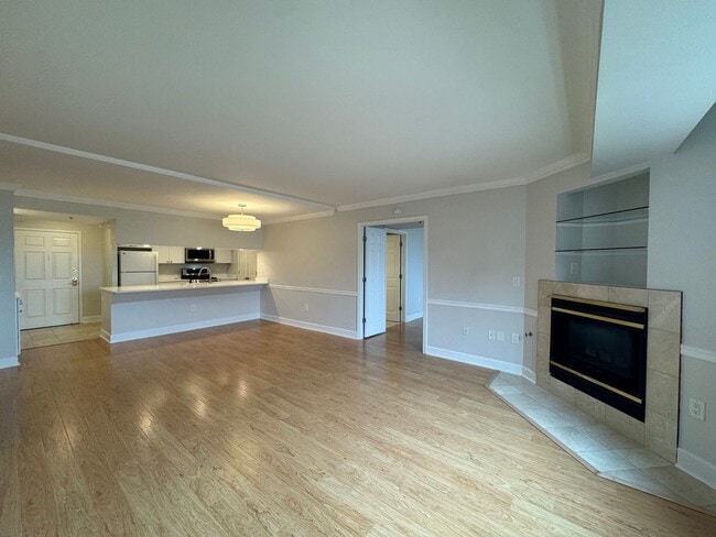 Building Photo - Bright And Spacious 2 Bed 2 Bath Condo In ...