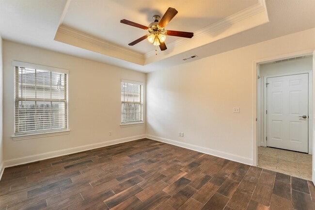 Building Photo - 426 E McCann Rd