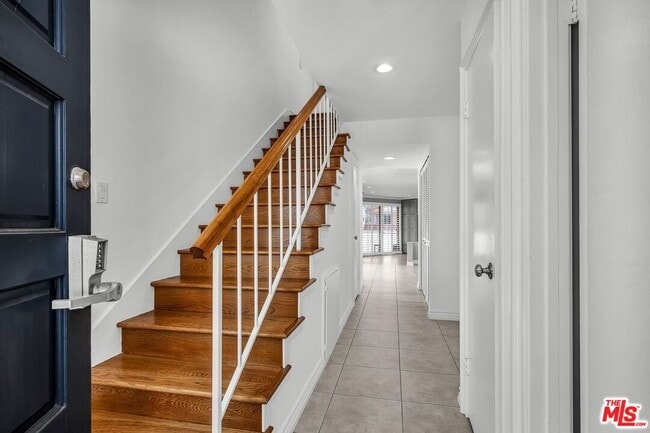 Building Photo - 7301 Vista Del Mar