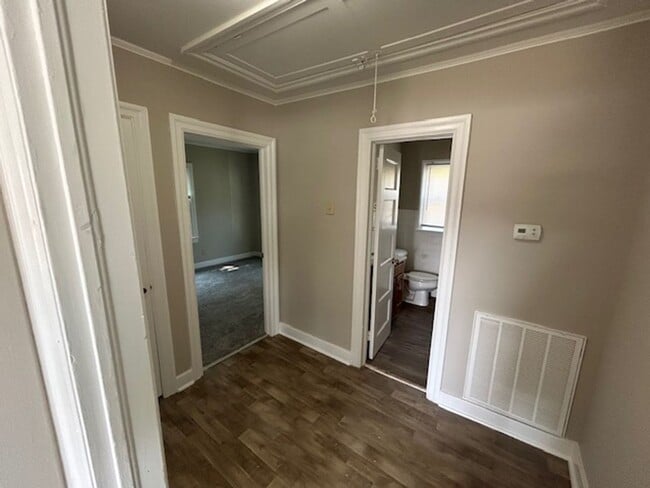 Building Photo - 3 Bedroom House near Carlie C's - Vouchers...