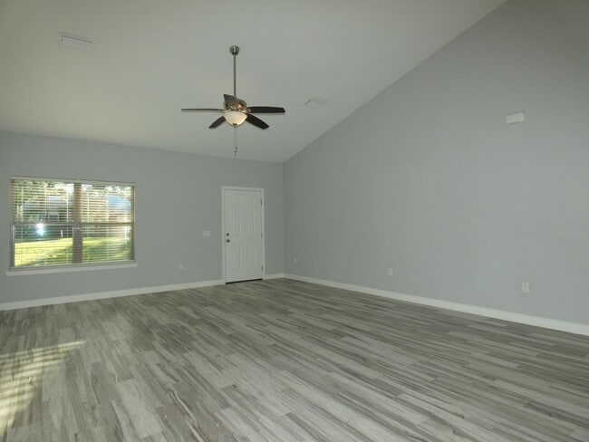 Building Photo - Spacious 3-Bedroom Home - Half Acre Lot