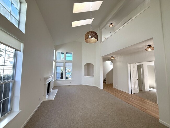 Building Photo - FOUR BEDROOM THREE FULL BATH HOME IN THE B...
