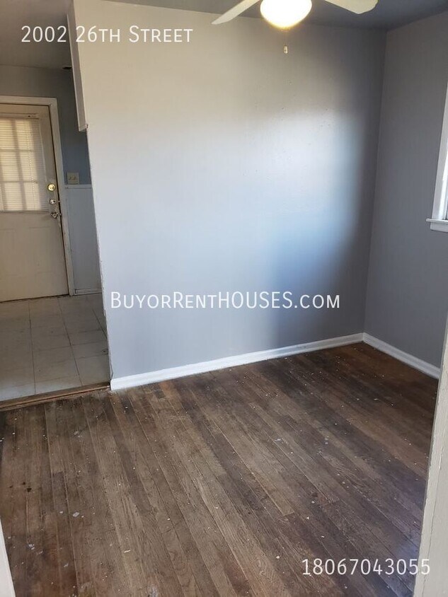 Building Photo - PRICE REDUCTION! $499 Move-In Special (+ a...