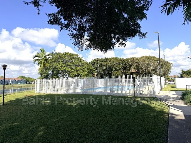 Foto del edificio - 10350 SW 220th St