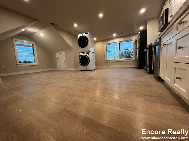 Foto del edificio - 13 Greylock Rd