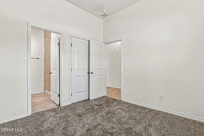 Foto del edificio - 13253 Coldham St