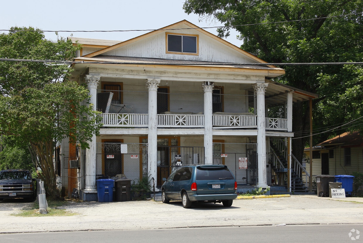 Primary Photo - 4011 S Presa St